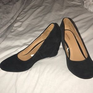 Black wedge heels